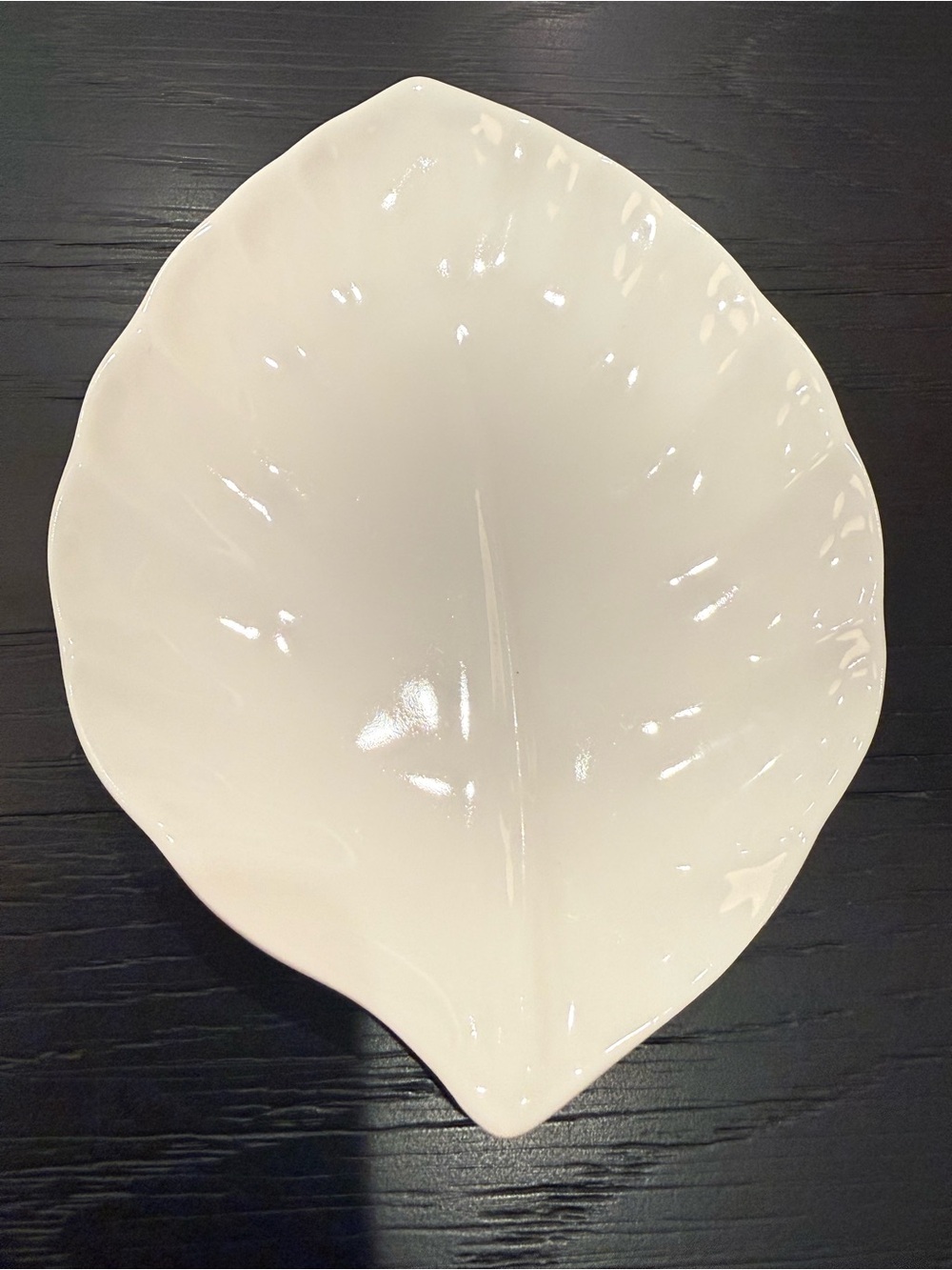 White Porcelain Crate & Barrel Leaf-Shaped Ceramic Serving Plates - Set of 5 - Picture 6 of 13